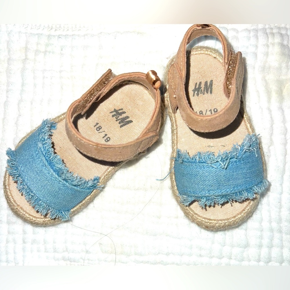Sandals size 3